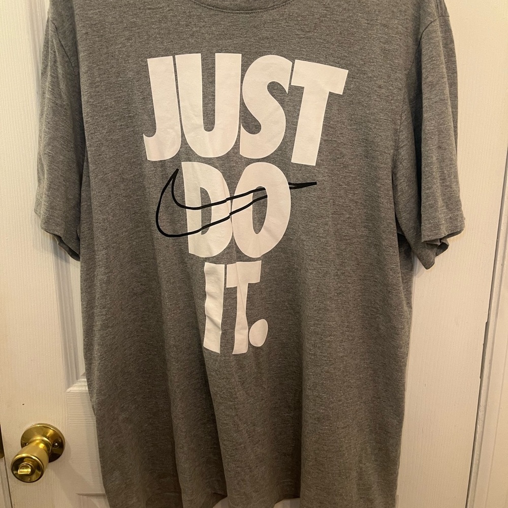 Men’s Nike Shirt